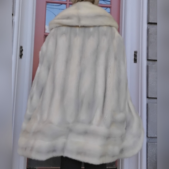 Silver Sable Mink Fur Cape Coat - Picture 7 of 11